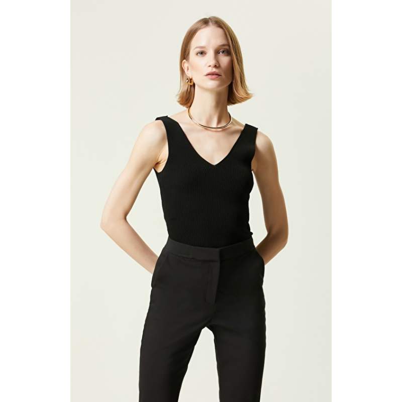 Black Strap Knitwear Singlet