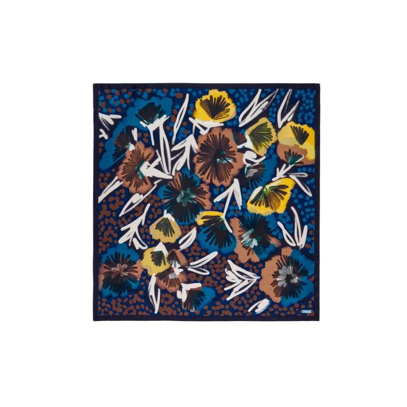 VAKKO FLORAL PATTERNED SILK SCARF VAKKO FLORAL PATTERNED SILK SCARF