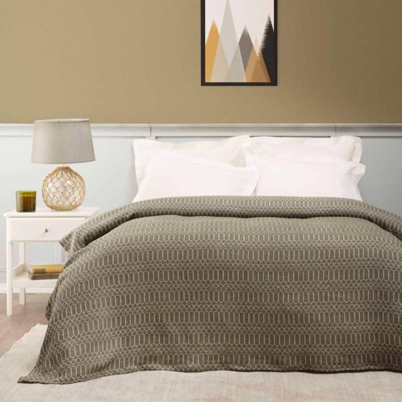 Sarah Anderson Curvy Khaki Double All-Season Coverlet Sarah Anderson Curvy Khaki Double All-Season Coverlet