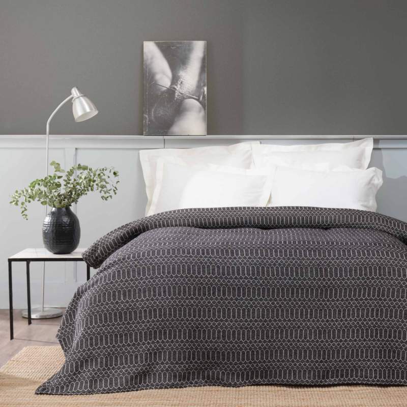 Sarah Anderson Curvy Black Double All-Season Cover Sarah Anderson Curvy Black Double All-Season Cover