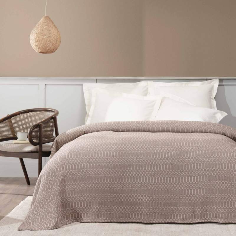 Sarah Anderson Curvy Dark Brown Double All-Season Coverlet Sarah Anderson Curvy Dark Brown Double All-Season Coverlet