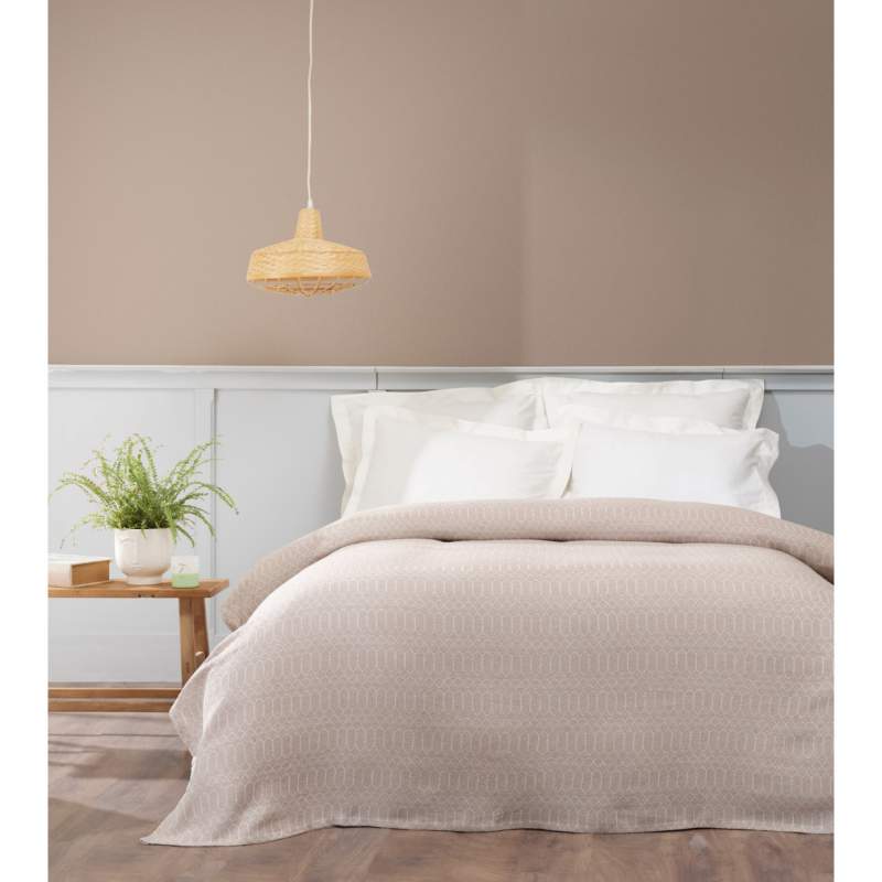 Sarah Anderson Curvy Beige Double All-Season Coverlet Sarah Anderson Curvy Beige Double All-Season Coverlet