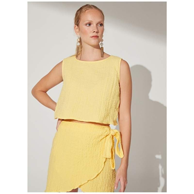 Factory Crew Neck Dobby Yellow Women's Blouse FAVE